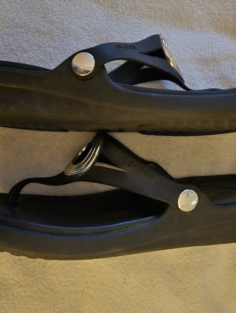 Crocs Sanrah Beveled Circle Sandals - Black/Silver, Size 10 - Picture 3 of 6